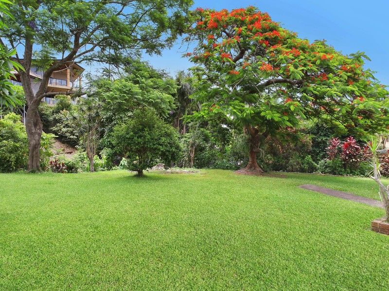 4 Crest Drive, Elanora QLD 4221