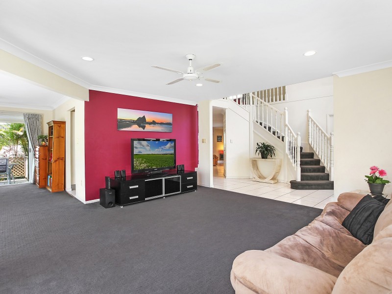 2 Jandakot Court, Elanora QLD 4221