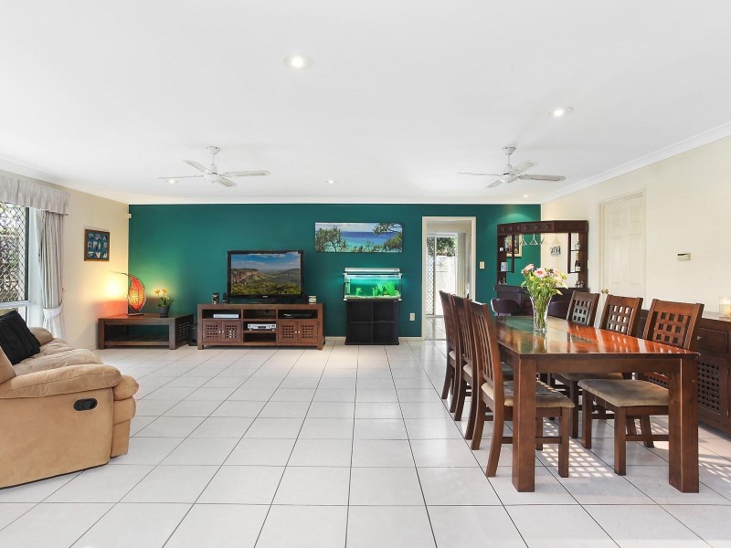 2 Jandakot Court, Elanora QLD 4221