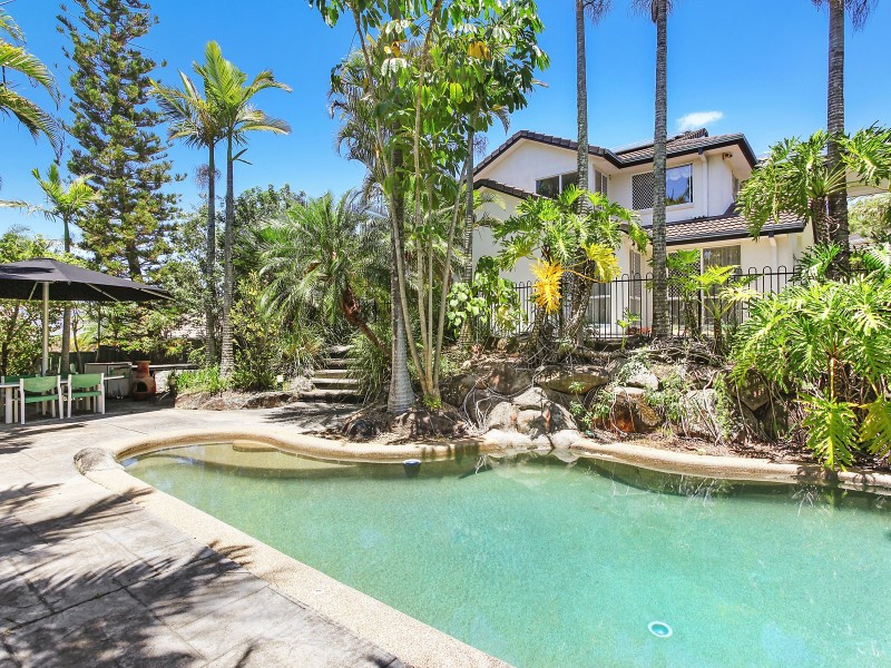 2 Jandakot Court, Elanora QLD 4221