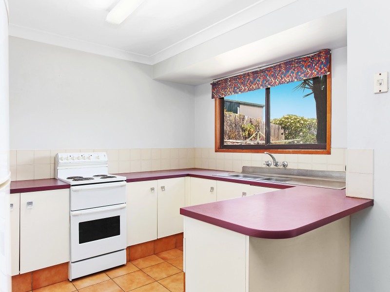 8 Darnel Street, Elanora QLD 4221