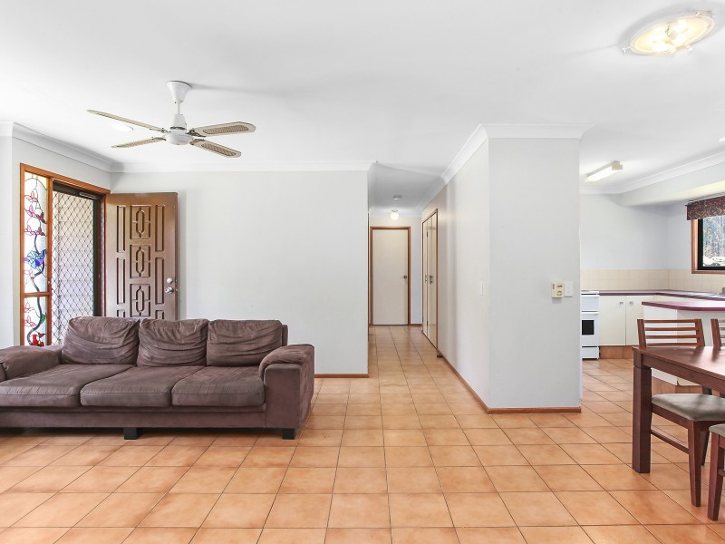 8 Darnel Street, Elanora QLD 4221