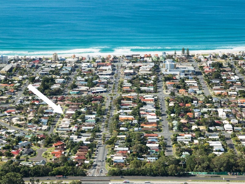 10 Illaroo Street, Palm Beach QLD 4221