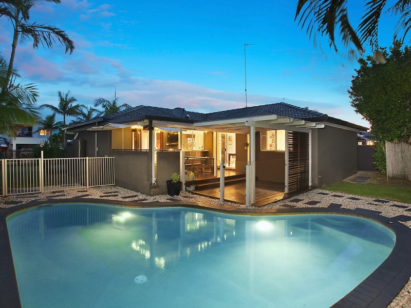 17 Razorbill Street, Burleigh Waters QLD 4220