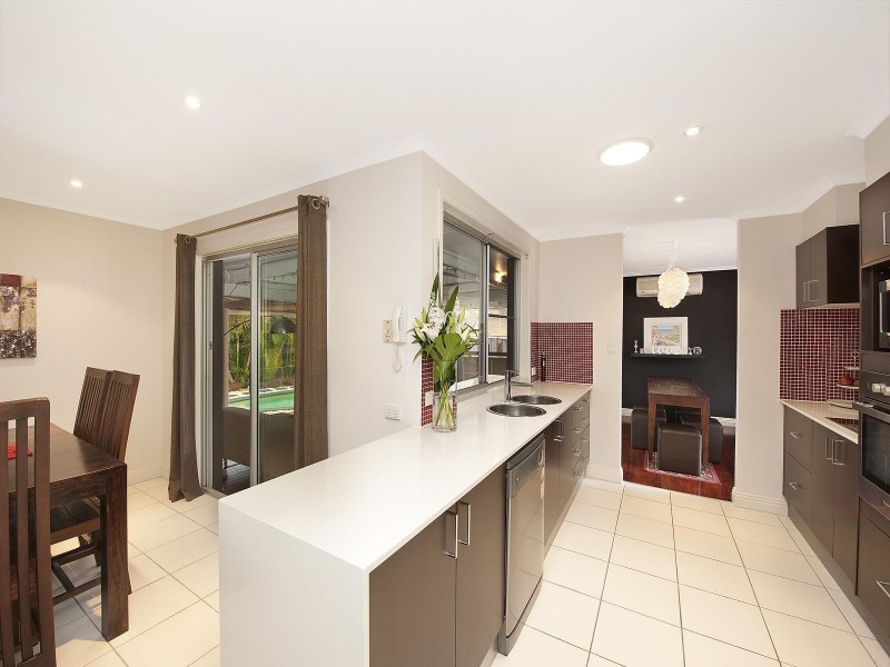 17 Razorbill Street, Burleigh Waters QLD 4220