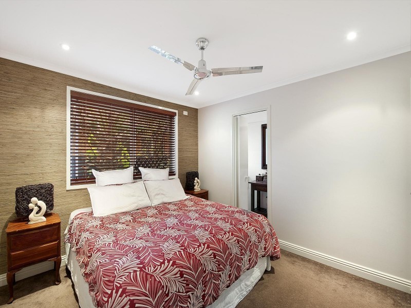 17 Razorbill Street, Burleigh Waters QLD 4220