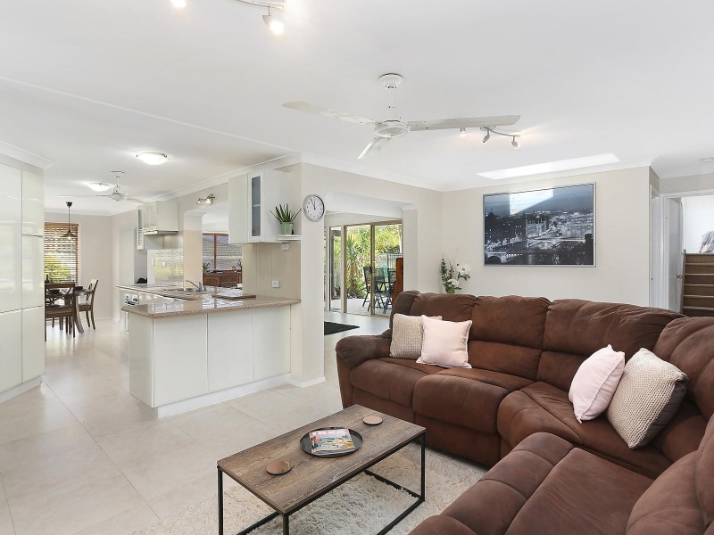 10 Jandakot Court, Elanora QLD 4221