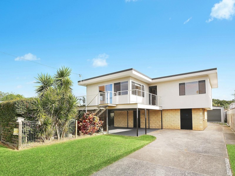 18 Tahiti Avenue, Palm Beach QLD 4221