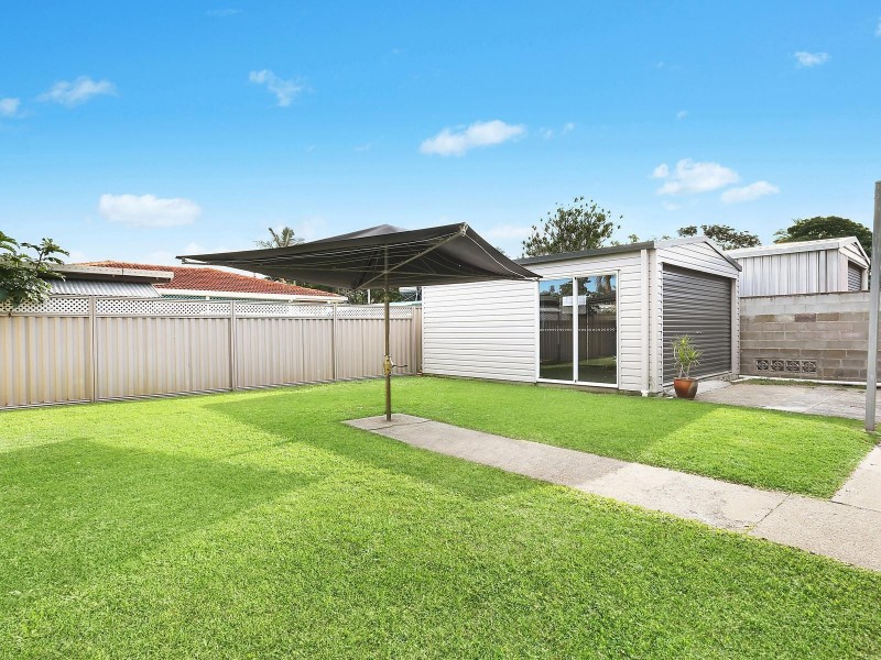 18 Tahiti Avenue, Palm Beach QLD 4221
