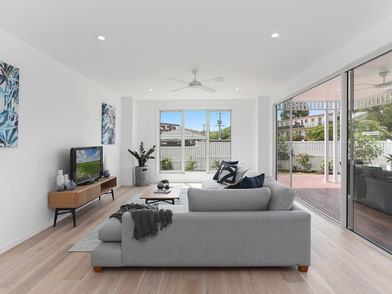 42 Tallebudgera Drive, Palm Beach QLD 4221