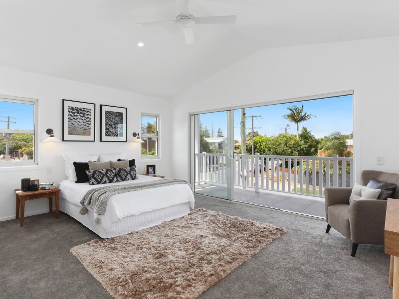 42 Tallebudgera Drive, Palm Beach QLD 4221