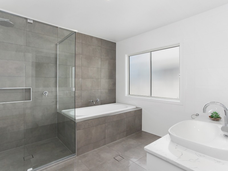 42 Tallebudgera Drive, Palm Beach QLD 4221