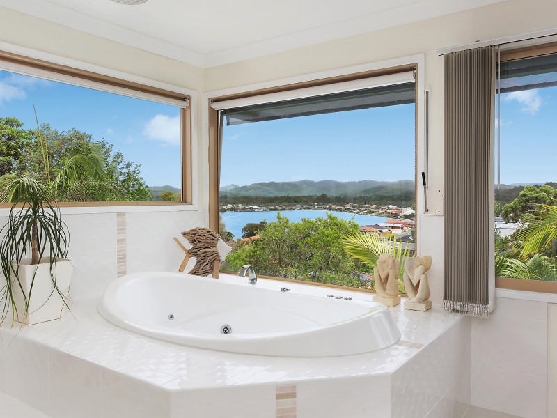 12 Rees Court, Elanora QLD 4221