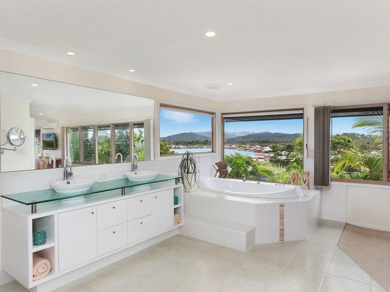 12 Rees Court, Elanora QLD 4221
