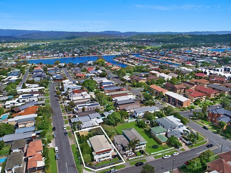 218-220 Cypress Terrace, Palm Beach QLD 4221