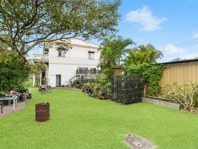 218-220 Cypress Terrace, Palm Beach QLD 4221