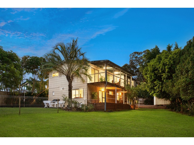 32 Poinsettia Parade, Varsity Lakes QLD 4227