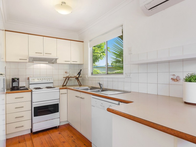 32 Poinsettia Parade, Varsity Lakes QLD 4227