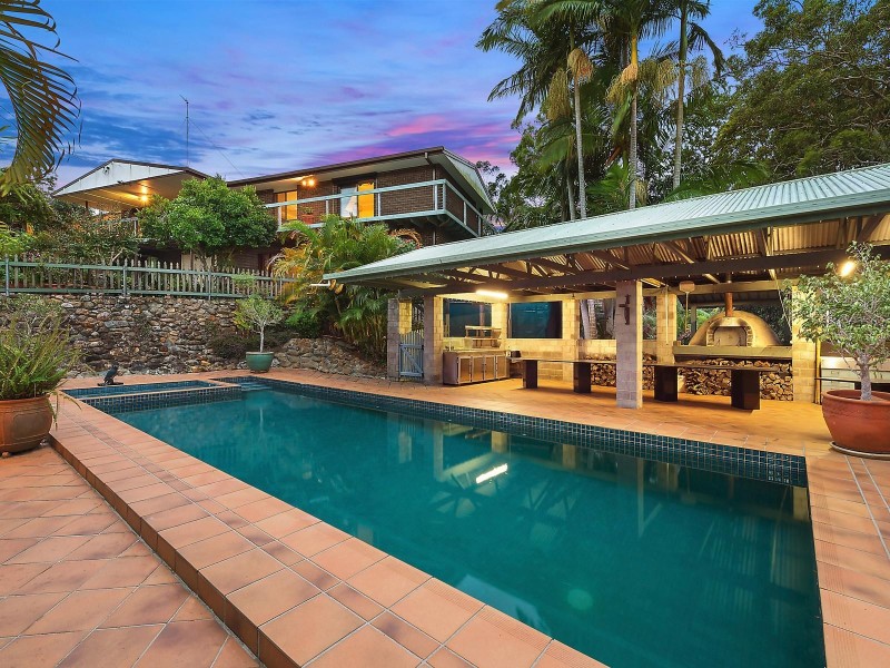 8 Wirildar Drive, Elanora QLD 4221