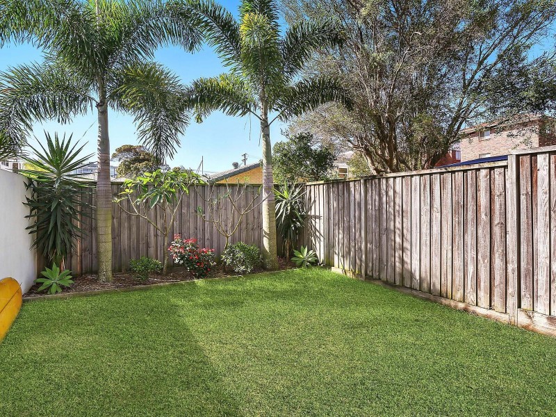 2/7 Second Avenue, Palm Beach QLD 4221