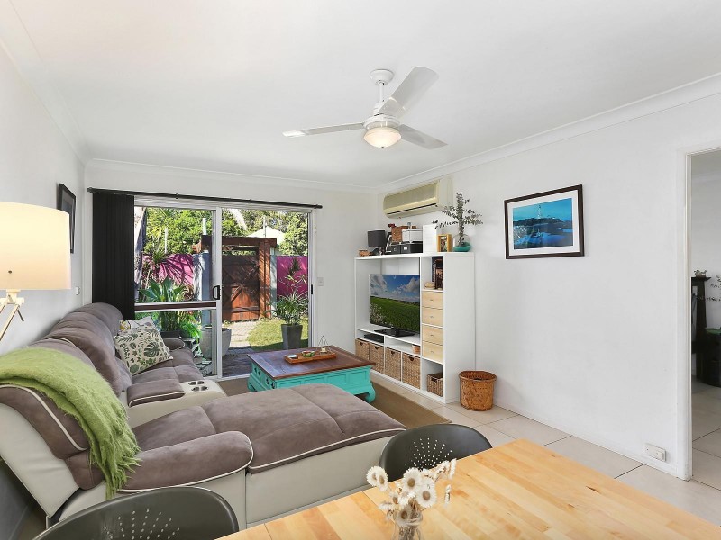 32a & 32b Sarawak Avenue, Palm Beach QLD 4221