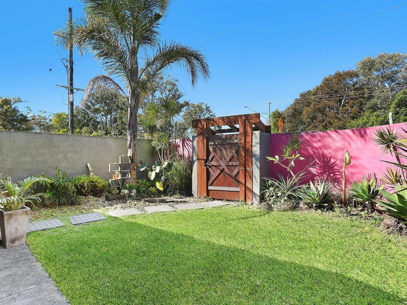 32a & 32b Sarawak Avenue, Palm Beach QLD 4221