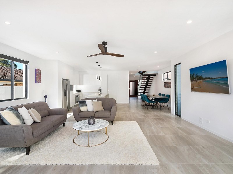 2/7 Boodera Road, Palm Beach QLD 4221