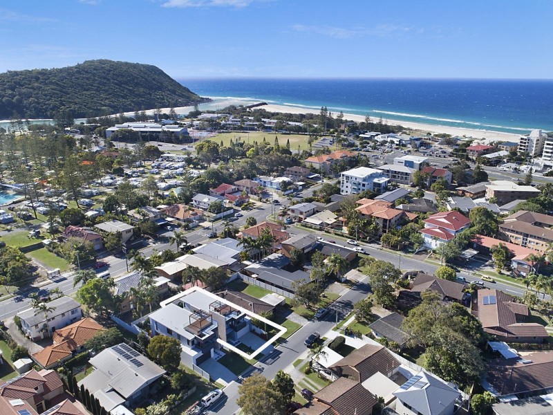 2/7 Boodera Road, Palm Beach QLD 4221