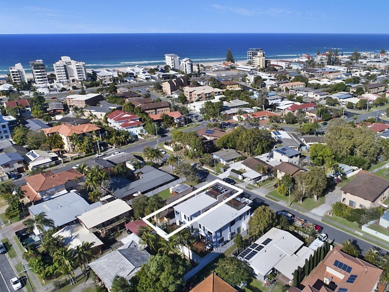 2/7 Boodera Road, Palm Beach QLD 4221