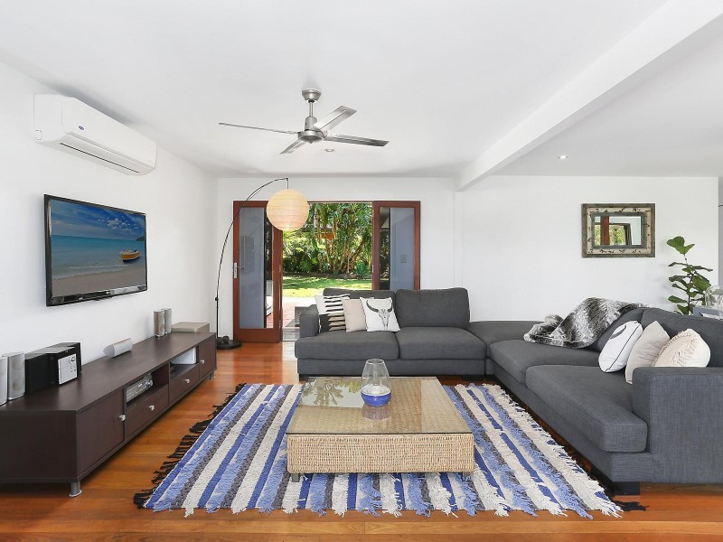 213 Mallawa Drive, Palm Beach QLD 4221