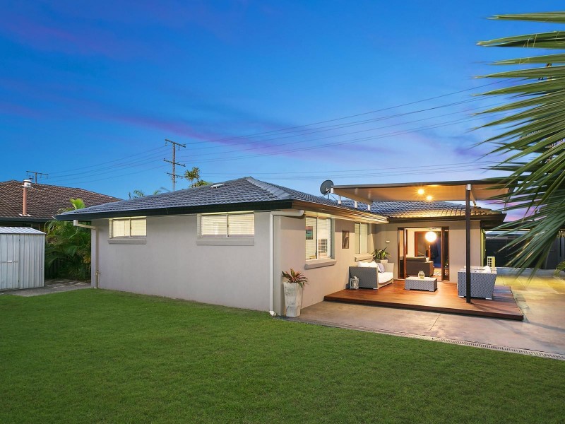 213 Mallawa Drive, Palm Beach QLD 4221