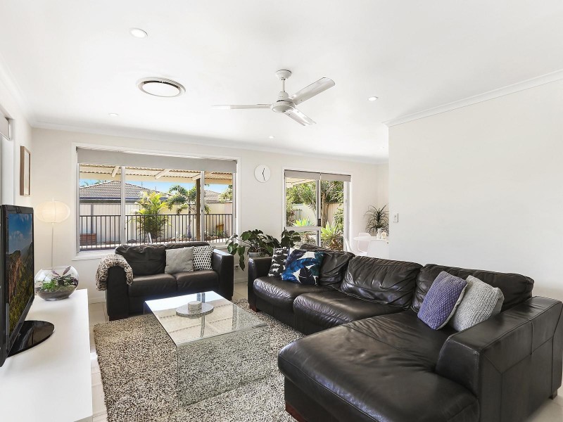37 Tatha Avenue, Palm Beach QLD 4221