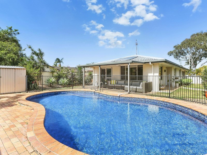37 Tatha Avenue, Palm Beach QLD 4221