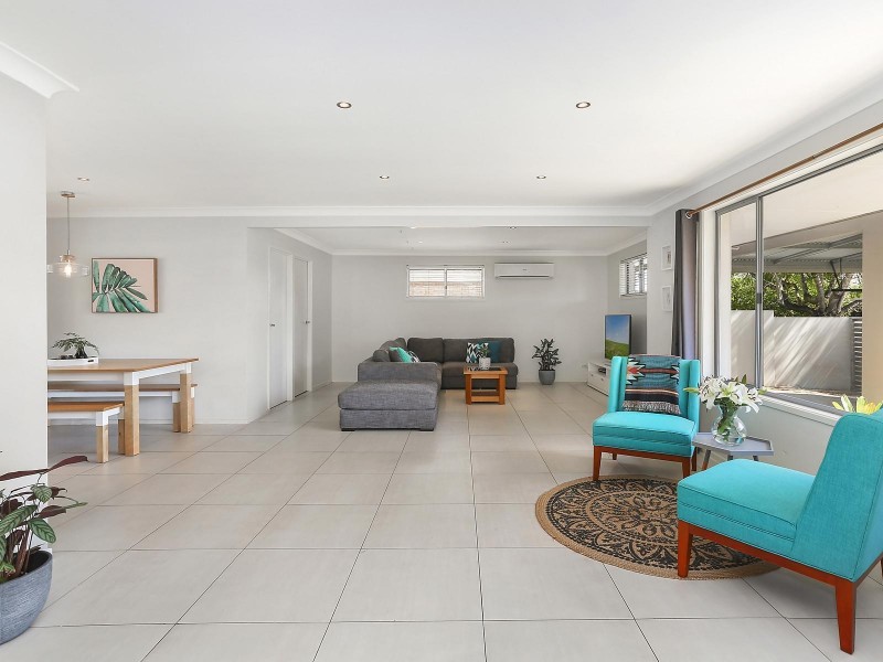 6 Barklya Place, Palm Beach QLD 4221