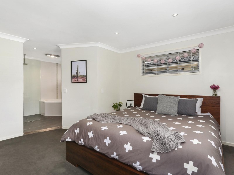 6 Barklya Place, Palm Beach QLD 4221