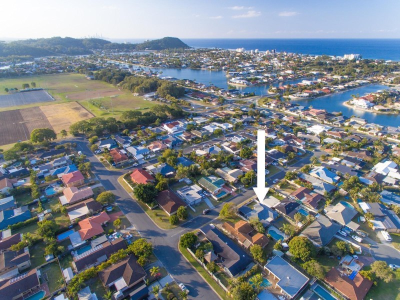 6 Barklya Place, Palm Beach QLD 4221