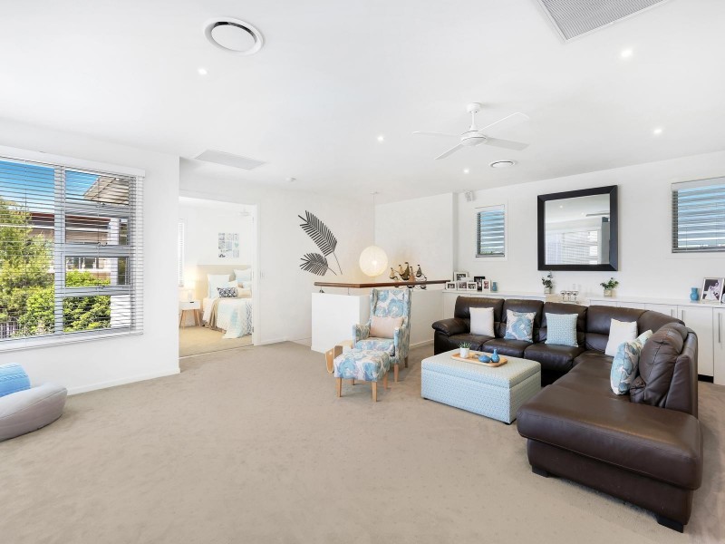 9 Sportsman Avenue, Mermaid Beach QLD 4218