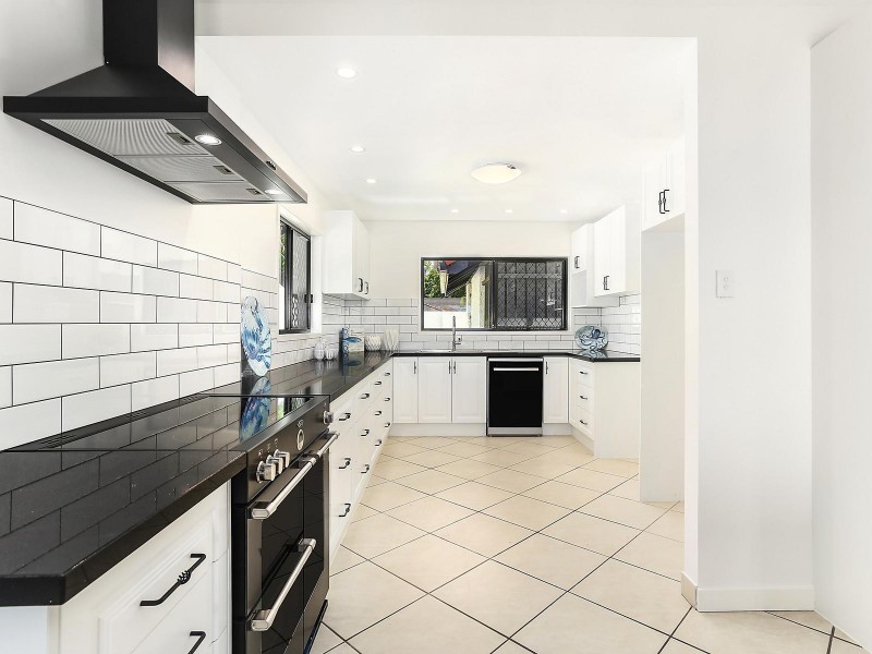 86 Mallawa Drive, Palm Beach QLD 4221
