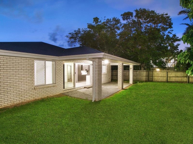 19 Flores Avenue, Palm Beach QLD 4221