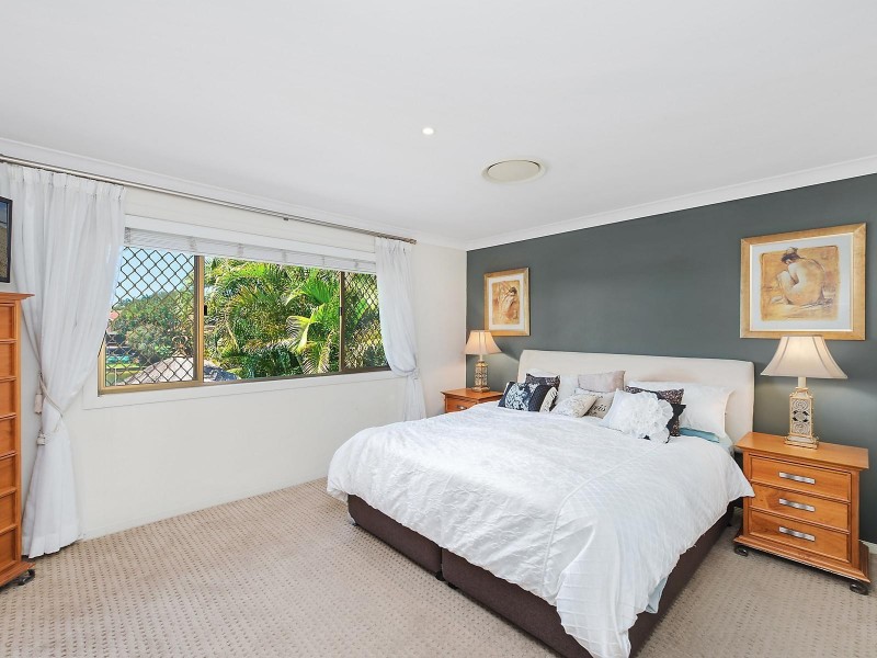 40 Pinnacle Court, Robina QLD 4226