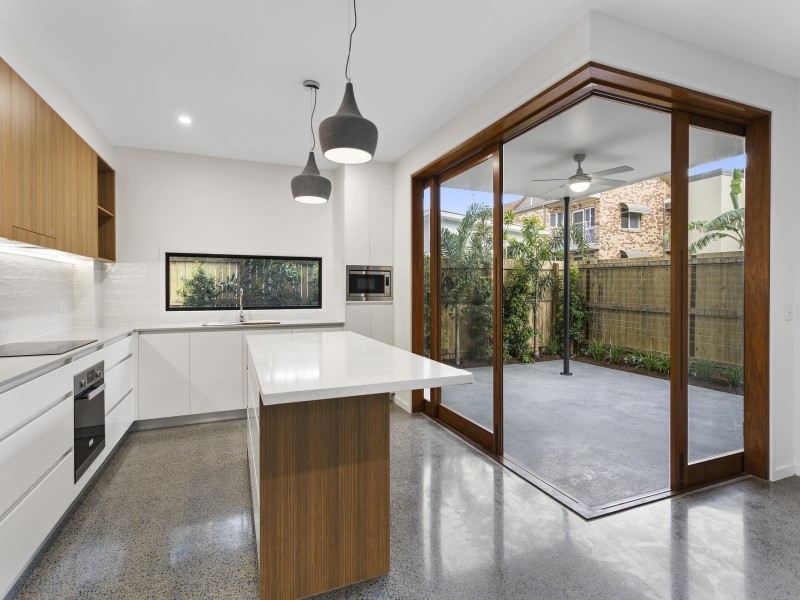 2/13 Twenty Third Avenue, Palm Beach QLD 4221