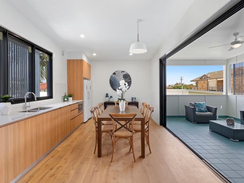 2/13 Twenty Third Avenue, Palm Beach QLD 4221