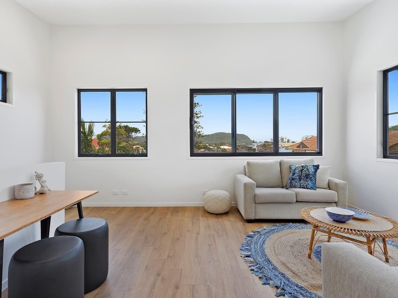 2/13 Twenty Third Avenue, Palm Beach QLD 4221