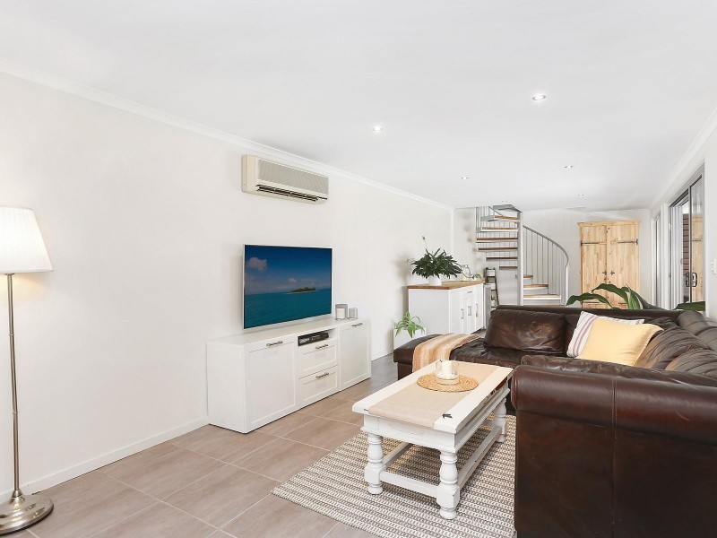 24 Doubleview Drive, Elanora QLD 4221