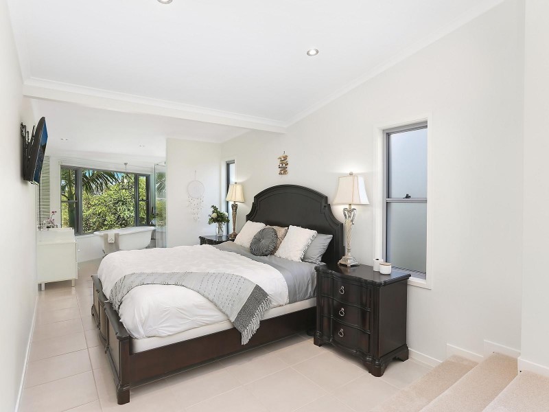 24 Doubleview Drive, Elanora QLD 4221