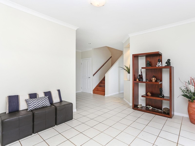 24 Laurina Court, Elanora QLD 4221