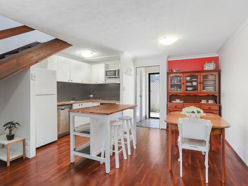 2/3 Rolan Court, Palm Beach QLD 4221