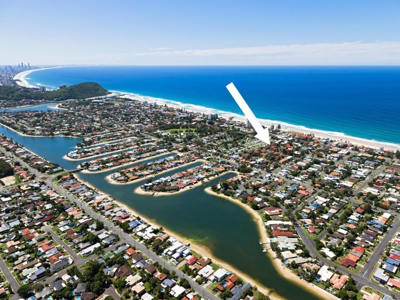 2/3 Rolan Court, Palm Beach QLD 4221