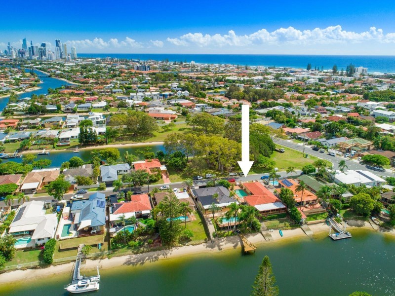 8 Driver Court, Mermaid Waters QLD 4218