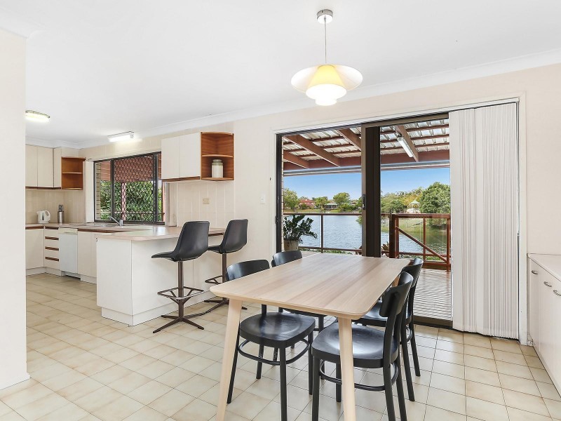 8 Driver Court, Mermaid Waters QLD 4218